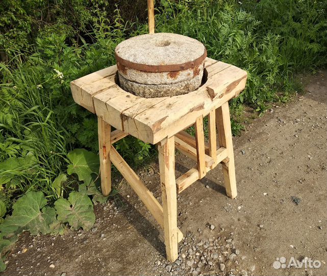 Жернова каменные, ручная мельница