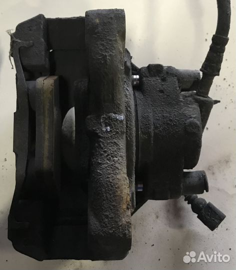 Суппорт передний VW Транспортер Т5 2003-2015