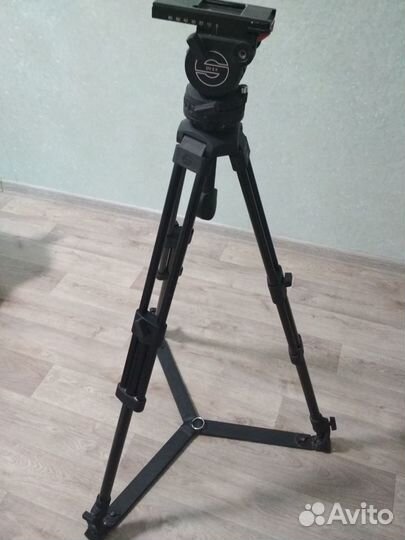 Тренога профессиональная для видеокамеры