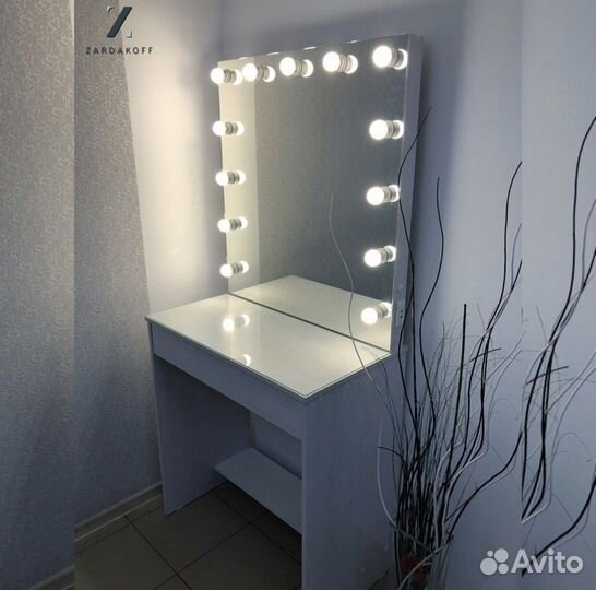 Гримерный столик визажиста с гримерным зеркалом дл