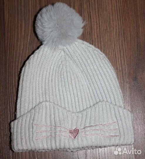 Комплект шапка, манишка на весну/осень reserved