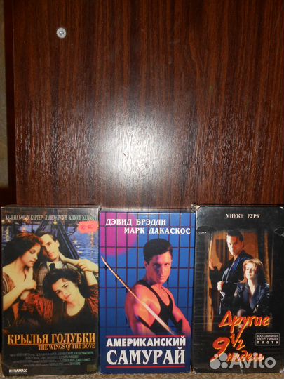 Видеокассеты с фильмами и Мистер Бин