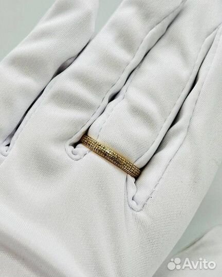 Кольцо с природным камнем Золото