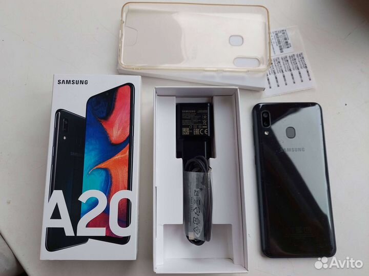 Samsung Galaxy A20, 3/32 ГБ