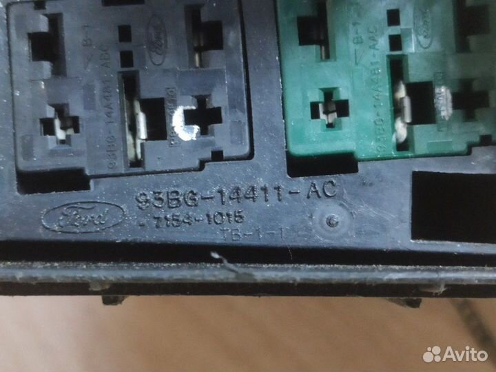 Блок предохранителей Ford Mondeo 2