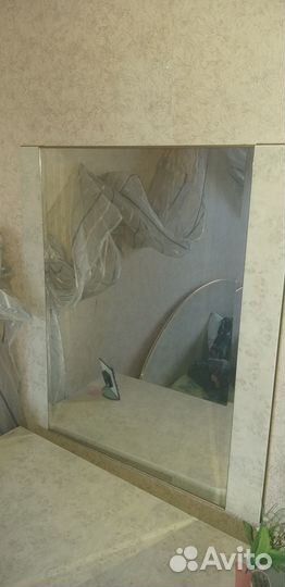 Зеркало светлое для спальни