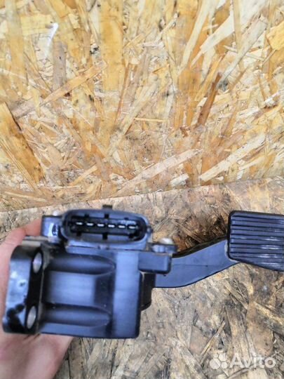 Педаль газа LADA Priora 2012