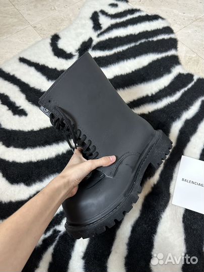 Balenciaga steroid boots на руках