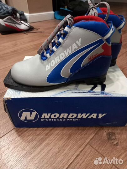 Лыжные ботинки 34р