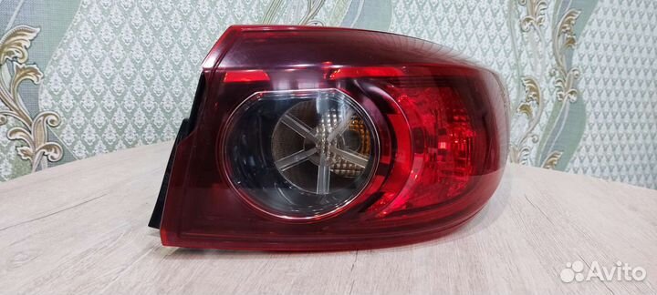 Задний фонарь на mazda 3 bm (седан) 2014 год