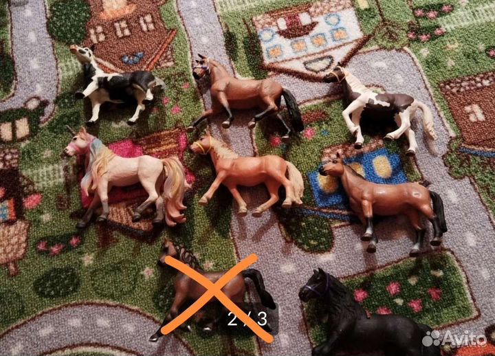 Фигурки лошадей