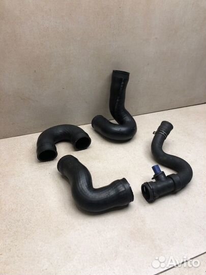 Патрубок системы охлаждения Volkswagen Passat B5