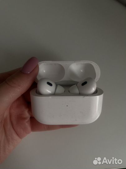 Левый наушник apple airpods с кейсом