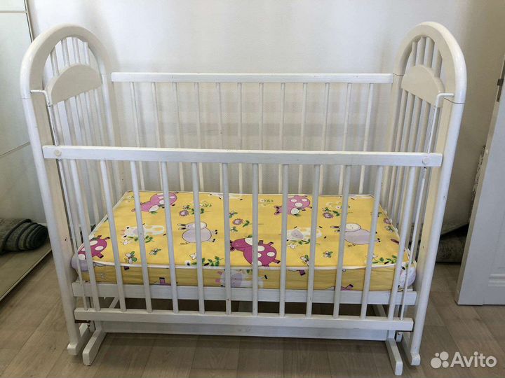 Кроватка с маятником