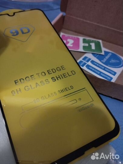 Защитное стекло на Honor 10i