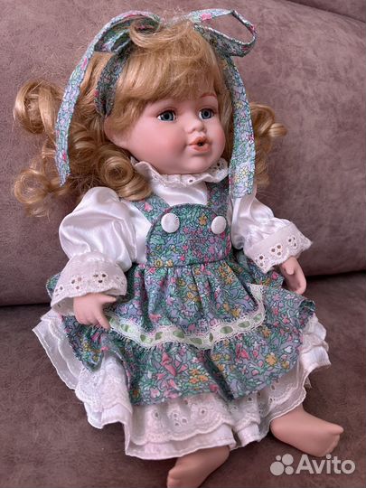 Кукла фарфоровая сидячая. Европа 80-е гг