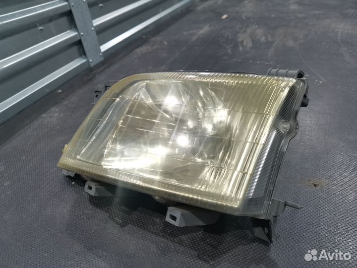 Фара левая Subaru Forester SF5 рест