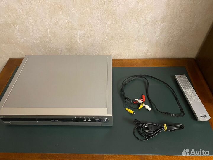 DVD плеер Sony RDR- HX900