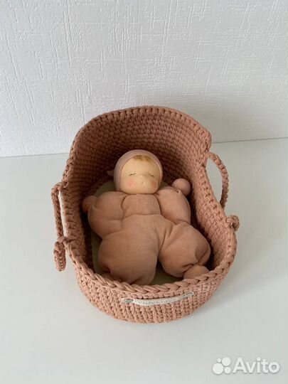Вязаная люлька для куклы