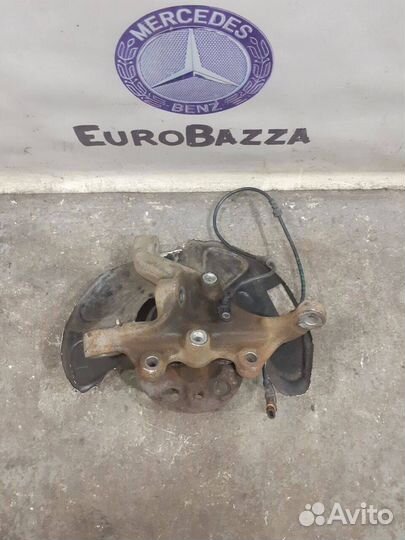 Кулак передний правый Mercedes W212