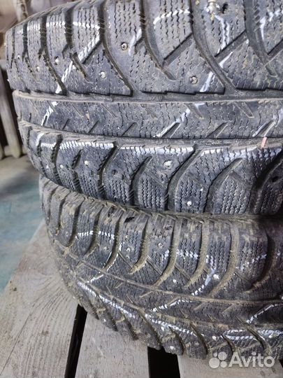 Bridgestone Ice Cruiser 7000S 215/65 R16