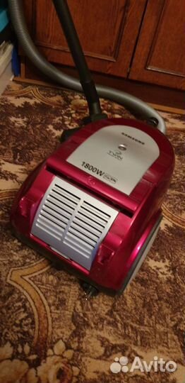 Пылесос Samsung SC6573 красный