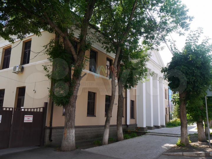 Особняк в центре города с собственной территорией