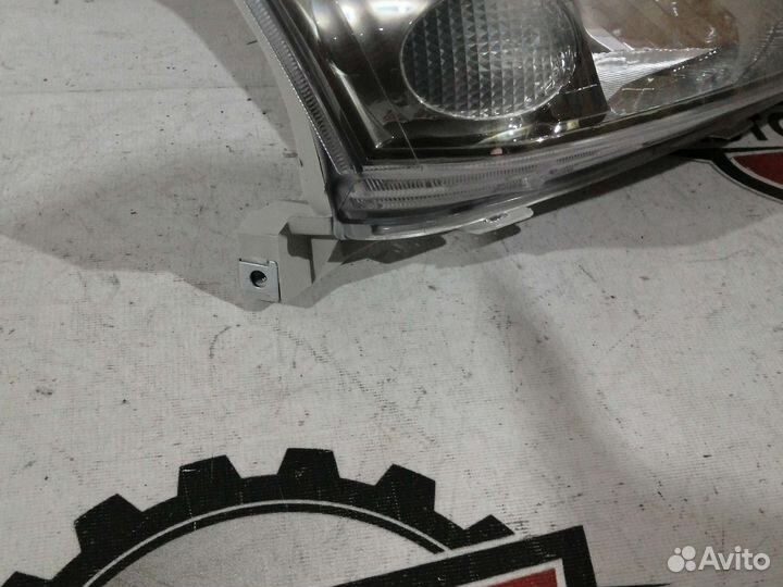 Фара правая новая Toyota Land Cruiser Prado 120