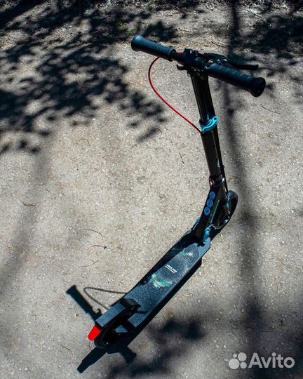Самокат с ручным тормозом