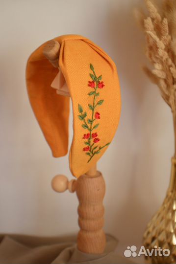 Ободок с вышивкой ручной работы