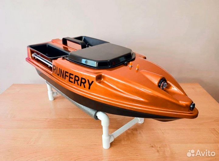 Прикормочный карповый кораблик Ранферри Speed V4