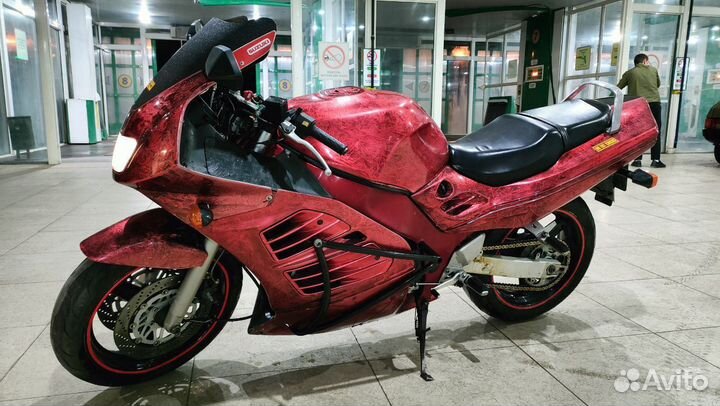 Suzuki rf 900r