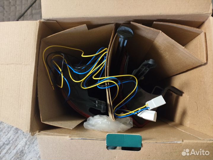 Задние дополнительные фонари largus