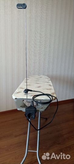 Гладильная доска с розеткой и держателем провода