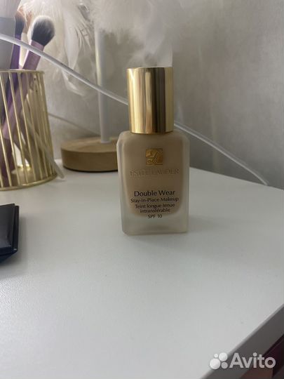 Тональная основа estee lauder