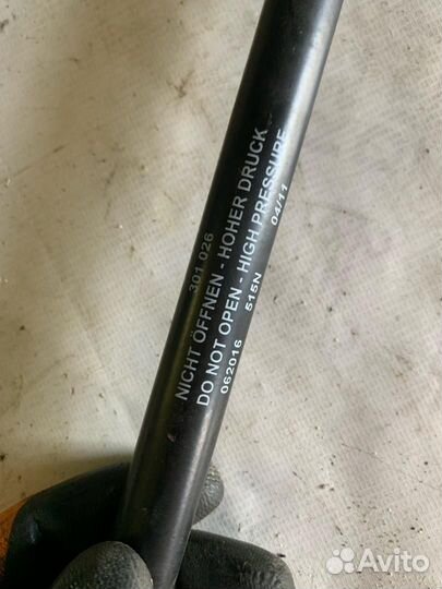 Амортизатор крышки багажника Ford Mondeo FD 1993