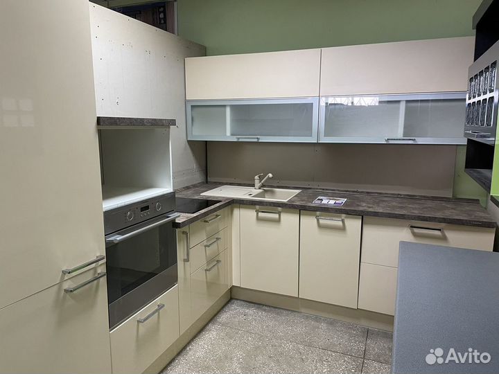 Кухонный гарнитур Лорена с встроенной техникой