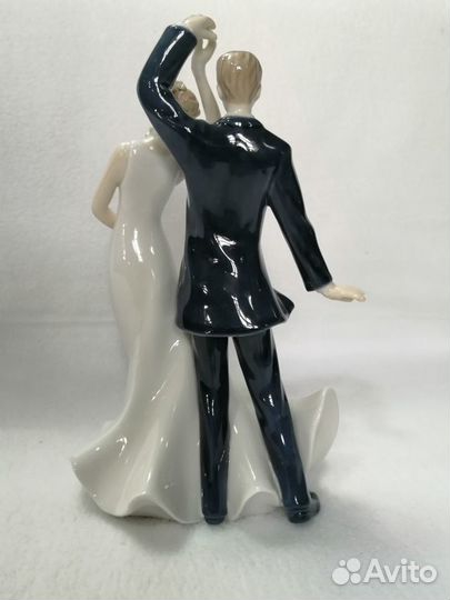 Статуэтка Вальс, дама с кавалером.Фарфор