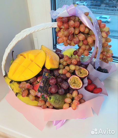 Фруктовая корзина, корзина фруктов и ягод