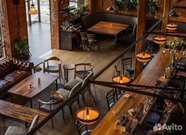 Бар в центре города на первой линии