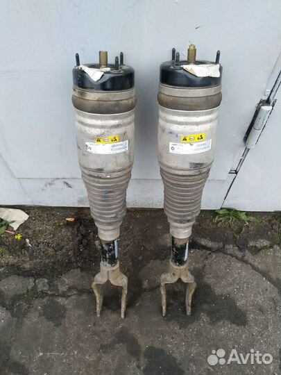 Пневмостойка передняя Jeep Grand Cherokee WK2