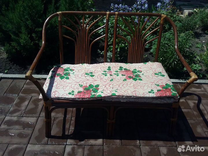 Диван из ротанговой пальмы