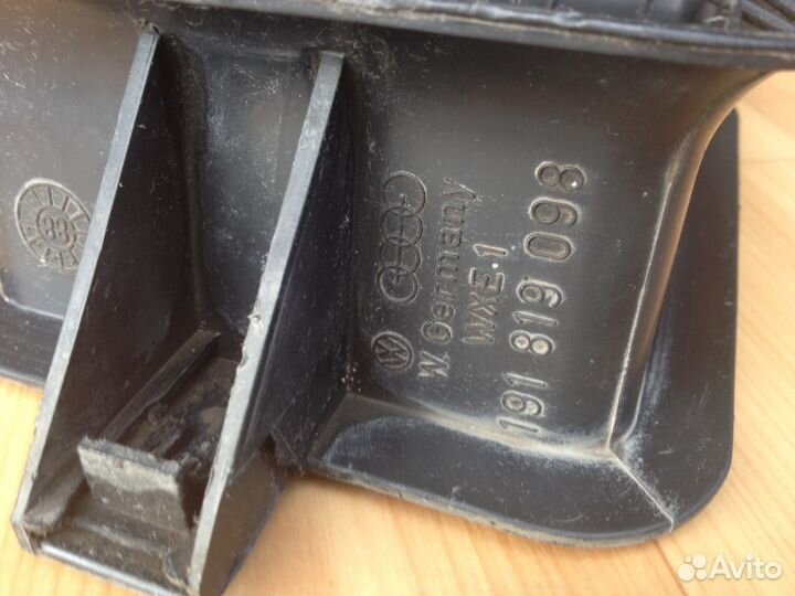 Крышка салонного фильтра Volkswagen Golf 2/Jetta 2