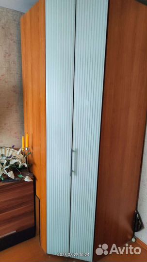 Угловой шкаф с зеркалом