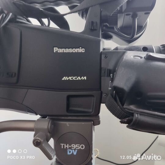 Цифровая камера Panasonic с штативом