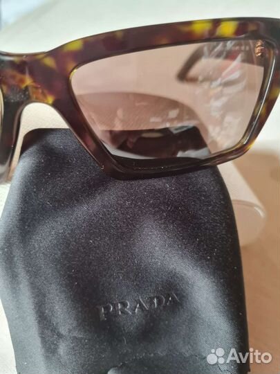Очки Prada