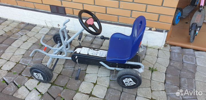 Детская педальная машина