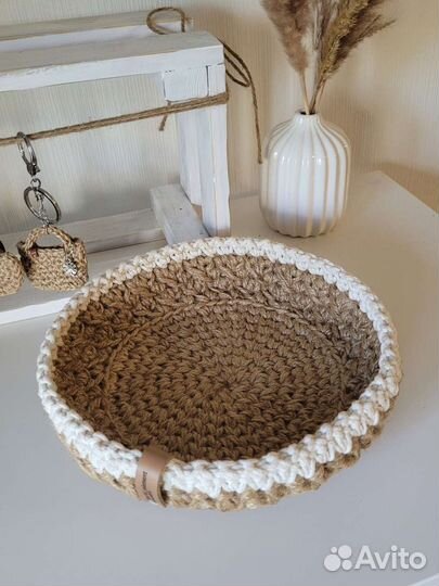 Корзина из джута с белым хб шнуром