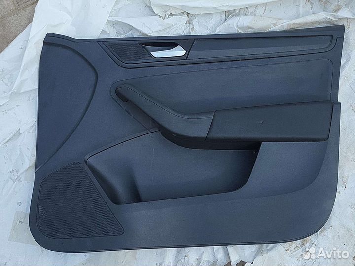 Volkswagen polo 6- обшивка двери передняя правая