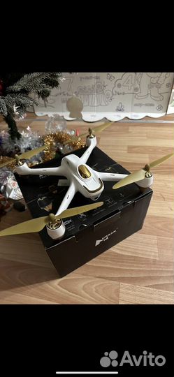 Радиоуправляемый квадрокоптер Hubsan X4